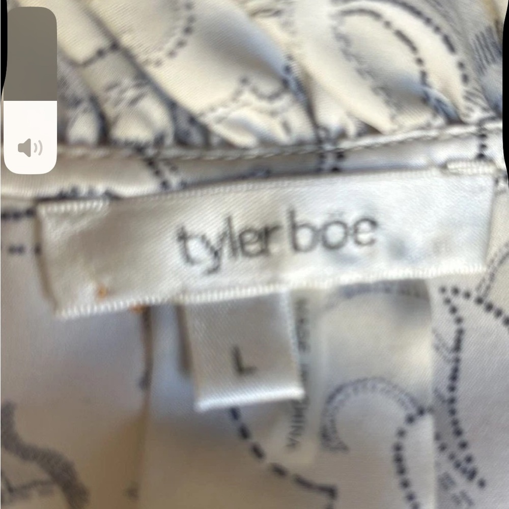 Tyler Boe Silk Tunic Top Large Light Gray Ivory Medallion Print Ruffled Collar - Picture 10 of 10